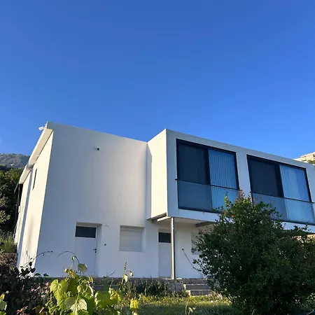 Aparthotel Escape *