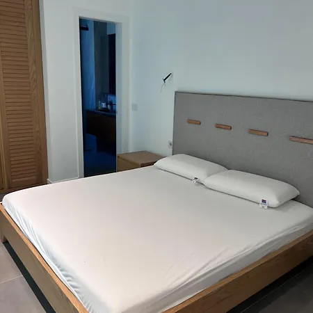 Aparthotel Escape *