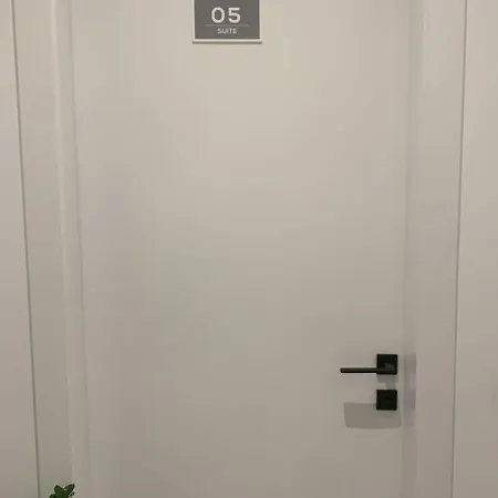 Escape 아파트호텔 Dhërmi