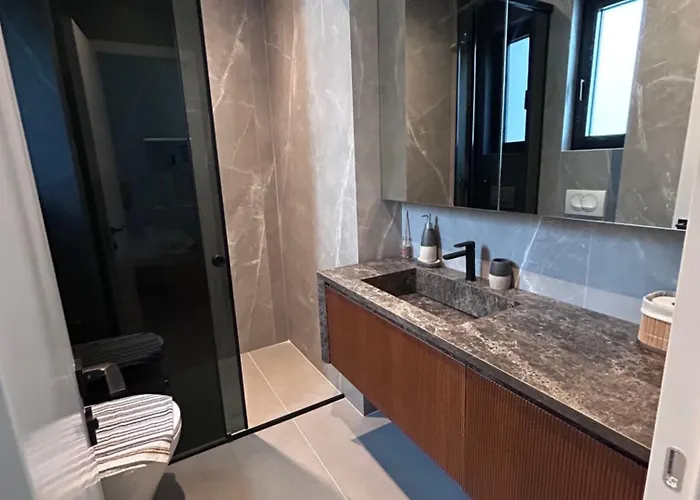 Escape Aparthotel 3*