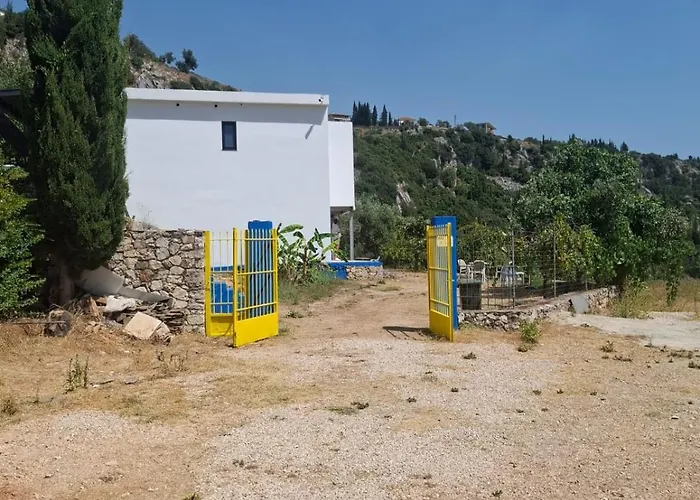 Escape Aparthotel 3*